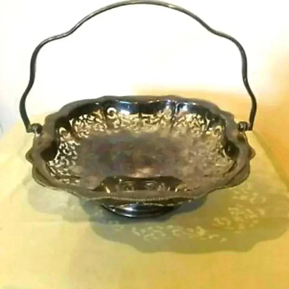 Vintage Brides Basket w/handle Regis Plate Reg EPNS England Silverplate Pierced